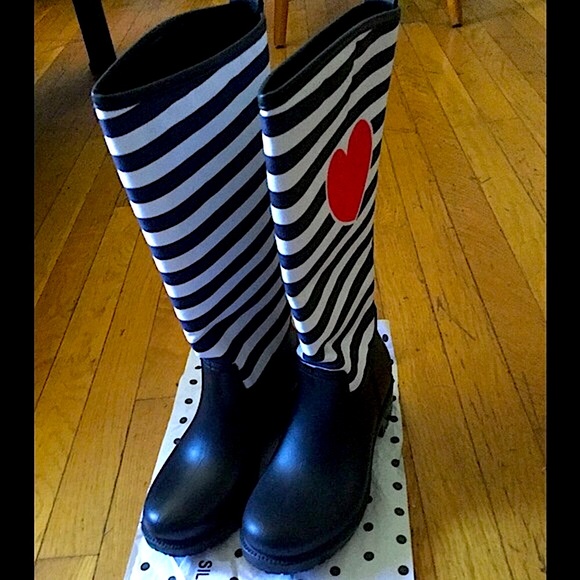 Heart striped boots 2X HP๐โฅ๏ธ โค๏ธAdd some fun to your day. - Picture 2 of 4